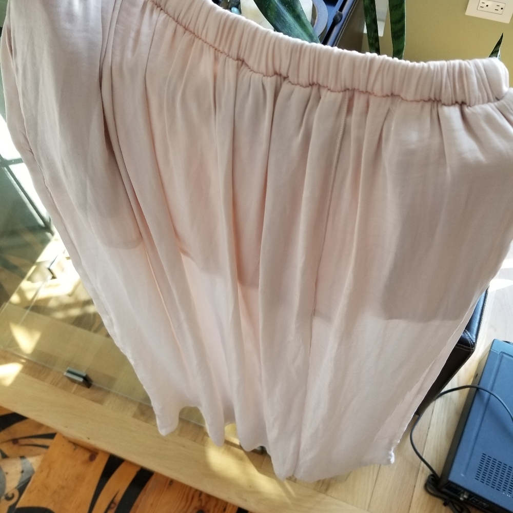 🏷5/$25 Zara Trafaluc Skirt Beige Flowy Small